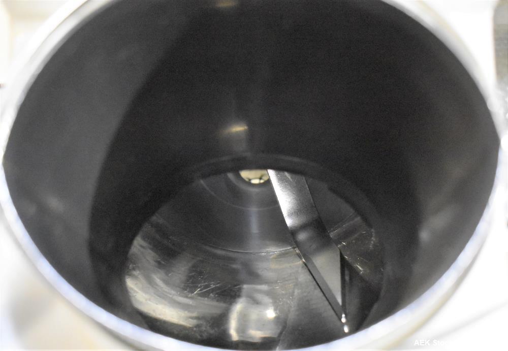 Used Leepack Servo Drive Powder Auger Feeder, Model AW-590IV. Mitsubishi model MR-JZS-200A servo drive. Foot pedal switch. Level sensor. Mounted on stainless steel frame with casters. 3/60/480 Volt.